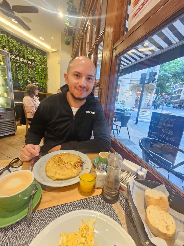Mauricio en zona histórica de viaje